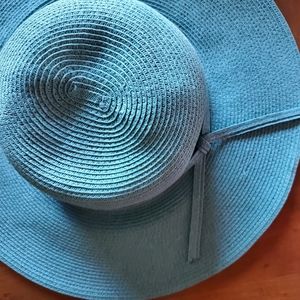 2 Wide-Brimmed Sun Hats Set